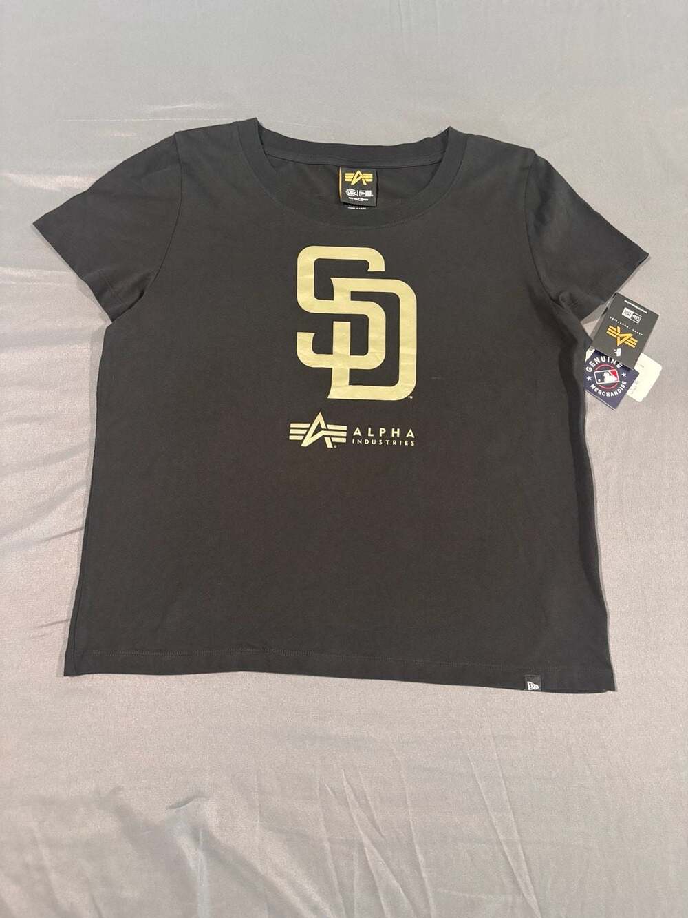 Alpha Industries New Era San Diego Padres Women’s L, Black T-Shirt